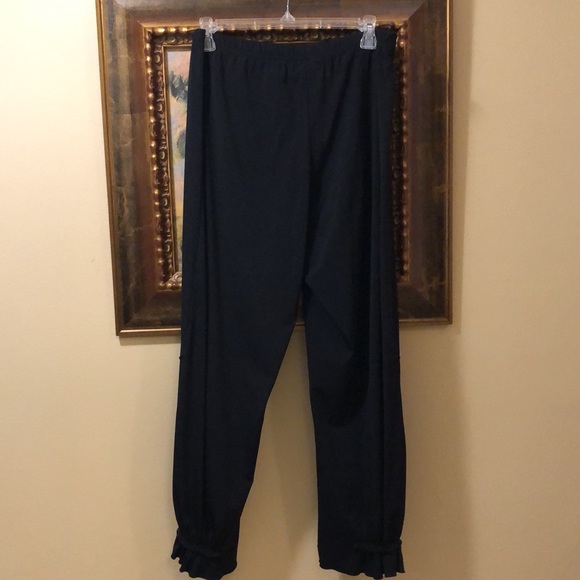 Lior Paris Ruffle hem Flattering Stretch wide Tufted ankle pants - Picture 5 of 10